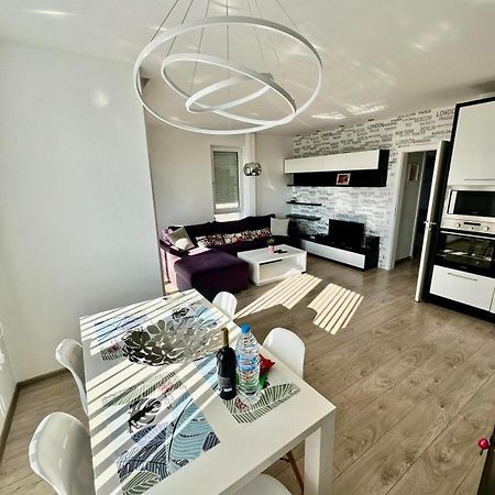 Briz Apartment; 2 Bdr; 6 Guests; Private Parking Варна Экстерьер фото